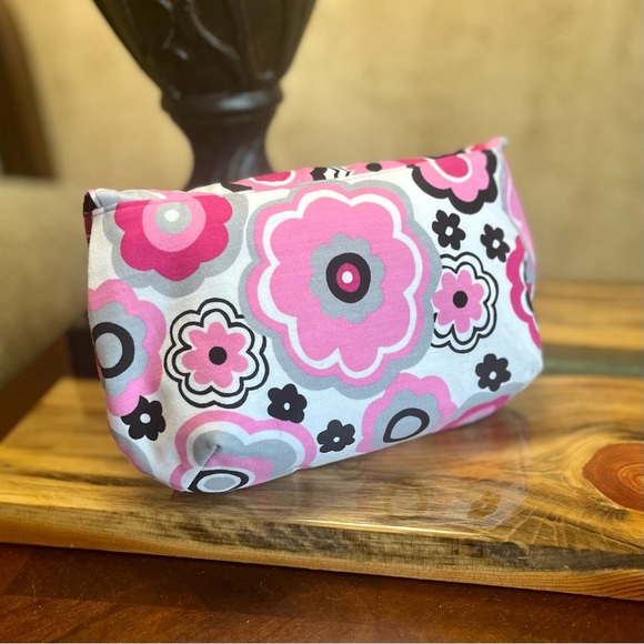 Hot Pink Flowers and Squares Print magnetic clasp Clutch Fabric Handmade Clutch - Picture 2 of 6